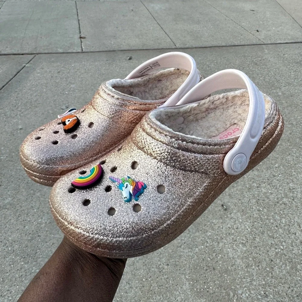 CROCS KIDS CLASSIC LINED GLITTER CLOGS WITH‎ CHARMS Little Kids Size J 2 Gold